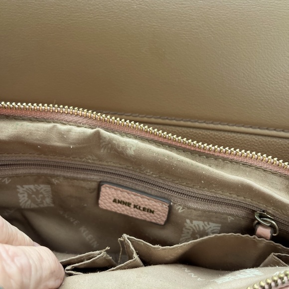 Ladies Anne Klein Crossbody Handbag, Size Small to Medium, Peach, So pretty - Picture 6 of 10